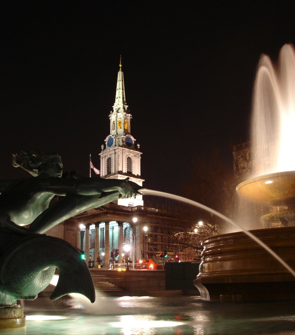 London - Night Fountain